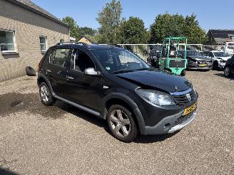 Schadeauto Dacia Sandero 1.6 Stepway REST BPM €100,-!!! 2010/2