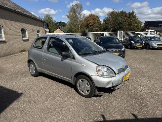 krockskadad bil auto Toyota Yaris 1.3-16V VVT-i Sol AUTOMAAT AIRCO 2000/4