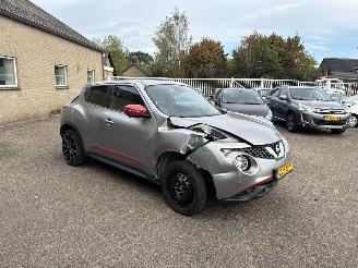 damaged passenger cars Nissan Juke 1.6 Tekna AUT REST BPM €400,-!!! 2017/8