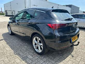Opel Astra 1.2 Business Elegance picture 4