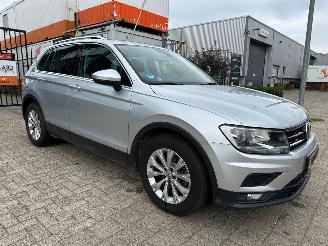 Schadeauto Volkswagen Tiguan 1.5 TSI ACT Comfortline Business Automaat 2019/1