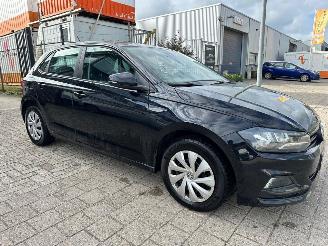 uszkodzony samochody osobowe Volkswagen Polo 1.6 TDI Comfortline 2018/10