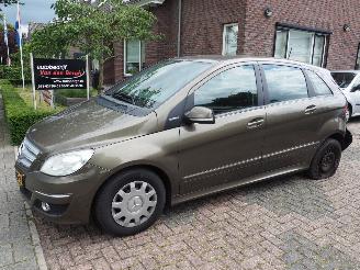 Damaged car Mercedes B-klasse 160 Business Class 2009/7