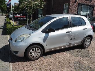 skadebil auto Toyota Yaris 1.0 VVTi Acces 2010/5