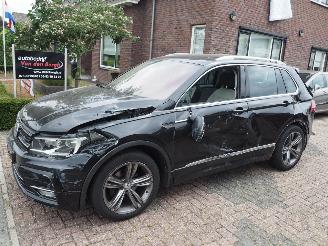 Voiture accidenté Volkswagen Tiguan 2.0 Tdi R-Line Connected Serie 2016/10