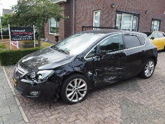 krockskadad bil auto Opel Astra 1.6 Turbo sport 2010/4