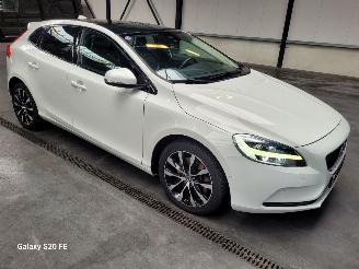 Unfallwagen Volvo V-40 1.5 T3 112-KW Automaat 5drs Panoramadak 2018/10