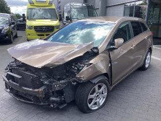 Uttjänta bilar auto Hyundai I-30 i30 Wagon (GDHF5), Combi, 2012 1.6 GDI Blue 16V 2015/10