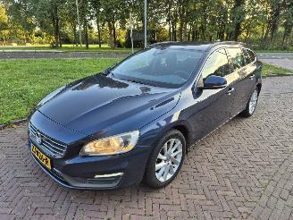 Coche accidentado Volvo V-60 1.6 D2 2014/5