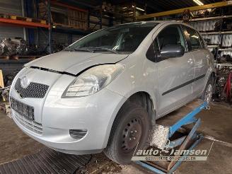Coche siniestrado Toyota Yaris Yaris II (P9), Hatchback, 2005 / 2014 1.3 16V VVT-i 2006/3