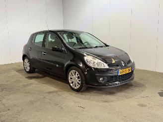 uszkodzony samochody osobowe Renault Clio 2.0-16V Dynamique S 2008/3