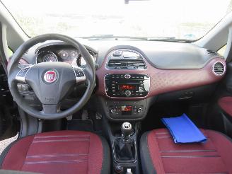 Fiat Punto Evo 1.4  Dynamic 78pk 5drs Airco Clima 5drs picture 2