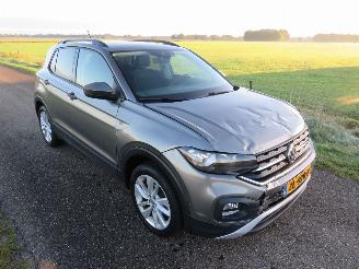 Schadeauto Volkswagen T-Cross 1.0 TSi Life 95pk Euro 6 Camera Navigatie clima sportstoelen  enz enz 2019/11