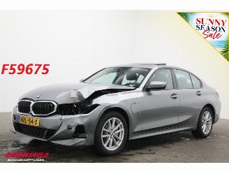Vaurioauto  passenger cars BMW 3-serie 330e Schuifdak 360° LED Cruise SHZ 4.216 km! 2025/8
