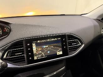 Peugeot 308 HB 1.2 Blue Lease Exe. Pano picture 8