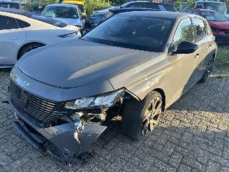 Damaged car Peugeot 308 1.2 PT  Automaat Active Pack Business  5 Drs 2024/1