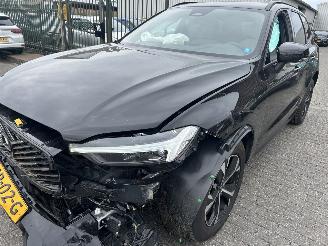 damaged passenger cars Volvo Xc-60 T6 Plug in Hybrid AWD  Automaat 2025/10