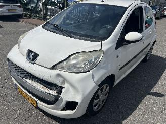 uszkodzony samochody osobowe Peugeot 107 1.0 2011/11