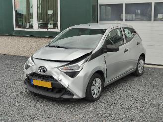 Schadeauto Toyota Aygo 1.0 VVT-i  X-fun 2021/9