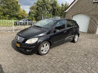 Schadeauto Mercedes B-klasse B200 automaat !! 2005/10