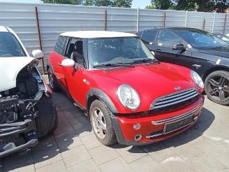 Coche siniestrado Mini One Mini (R50/53), Hatchback, 2001 / 2007 1.6 16V Cooper 2004