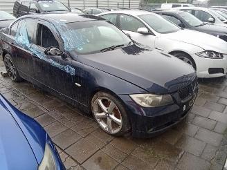 Coche siniestrado BMW 3-serie 3 serie (E90), Sedan, 2005 / 2011 320d 16V 2005