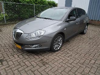 uszkodzony samochody osobowe Lancia Delta 1.8 16V Automaat Leder Navi 2011/4