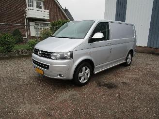 Schade bestelwagen Volkswagen Transporter 2.0 TDI 180 PK DSG Navi Airco 2014/5