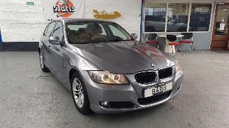 krockskadad bil auto BMW 3-serie 318i 16V SEDAN 4DRS BENZ 1.995CC 105KW 143PK 2010/10