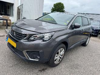 Voiture accidenté Peugeot 5008 1.2 PureTech Active 2017/6