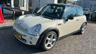 Damaged car Mini Cooper 1.6 Cooper 2004/10