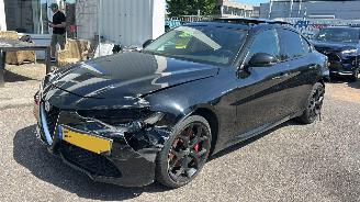 škoda osobní automobily Alfa Romeo Giulia 2.0 T AWD Veloce 280 PK ! 2017/11