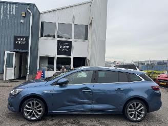 Vaurioauto  passenger cars Renault Mégane Estate 1.2 TCe GT-Line 2016/11
