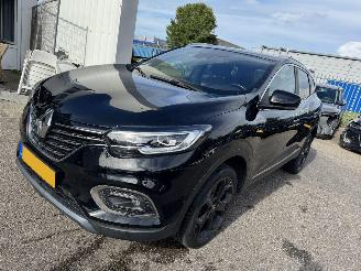 Vaurioauto  passenger cars Renault Kadjar 1.3 TCe AUTOMAAT Black Edition 2019/6