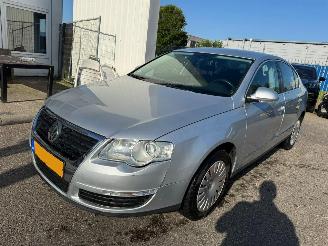 Auto incidentate Volkswagen Passat 2.0 AUTOMAAT FSI Comfortline 2006/9