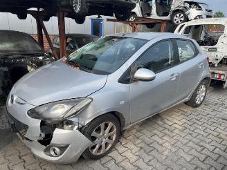 Coche siniestrado Mazda 2 2 (DE), Hatchback, 2007 / 2015 1.5 16V MZR 2011/2
