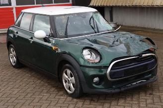 Salvage car Mini Cooper Mini (F55), Hatchback 5-drs, 2013 1.5 12V Cooper 2016