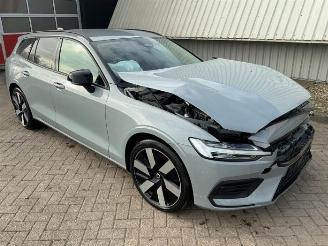 Coche siniestrado Volvo V-60 V60 II (ZW), Combi, 2018 2.0 B3 16V Mild Hybrid 2023/10