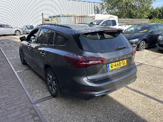 Vaurioauto  passenger cars Ford Focus 1.0 ECOBOOST HYBRID ST LINE 2022/11