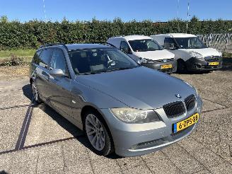 krockskadad bil auto BMW 3-serie 318 I 2006/9