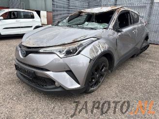 Salvage car Toyota C-HR C-HR (X1,X5), SUV, 2016 1.8 16V Hybrid 2018/10