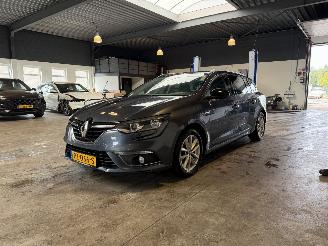 uszkodzony samochody osobowe Renault Mégane 1.2 TCe 130 EDC 2017/10