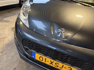 Peugeot 107 1.0 Active picture 10