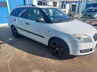Skoda Fabia Fabia II Combi Combi 5-drs 1.2i 12V picture 3