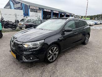 Schadeauto Renault Mégane 1.2 TCE 96KW Bose Pano Clima Navi Camera Led 2017/8