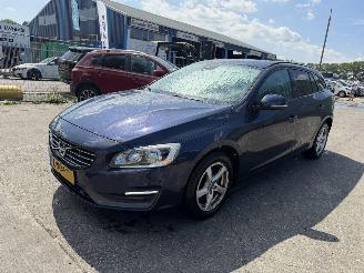 Voiture accidenté Volvo V-60 1.6 D2 Autom. 84KW Clima Navi Leer Led R-Design 2014/10