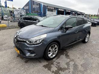 Damaged car Renault Clio 0.9 TCE 66KW Clima Navi Led Limited NAP 2016/9