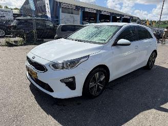 Vaurioauto  passenger cars Kia Ceed 1.0 T-GDI 88KW Clima Navi Led Xenon Camera DynamicPlusLine NAP 2019/6