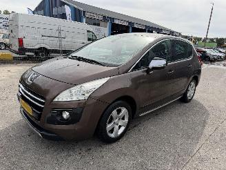 Voiture accidenté Peugeot 3008 2.0 HDIF Hybrid4 120KW Autom. Clima Navi HUD Blue Lease NAP 2013/5
