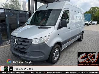 skadebil bedrijf Mercedes eSprinter  2021/10